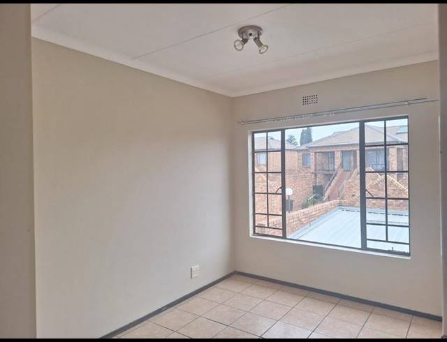 2 BEDROOM TOWNHOUSE FOR SALE IN SONNEVELD